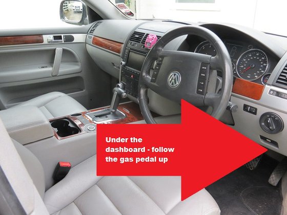 VW Touareg Mk1 diagnostic obd2 port location picture