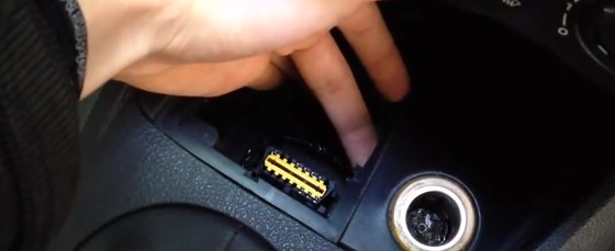 Renault Clio Mk2 obd diagnostic port location picture