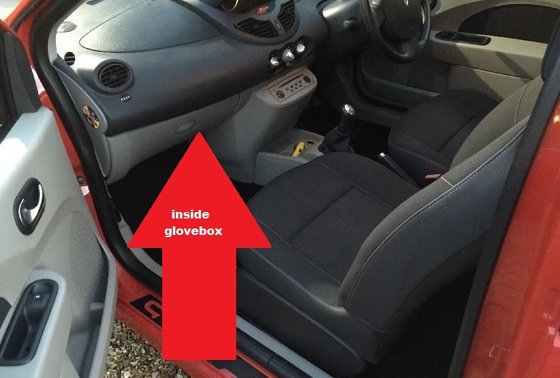 Renault Twingo Mk2 OBD2 Diagnostic Port Location Picture